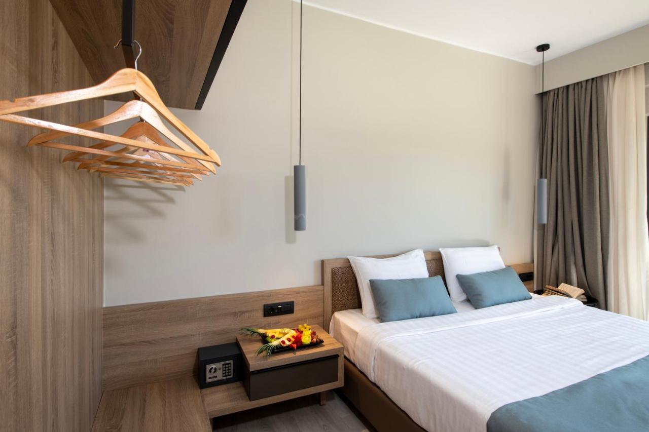 Mare Garden Hotel เยโอริยิอูโปลิส ภายนอก รูปภาพ