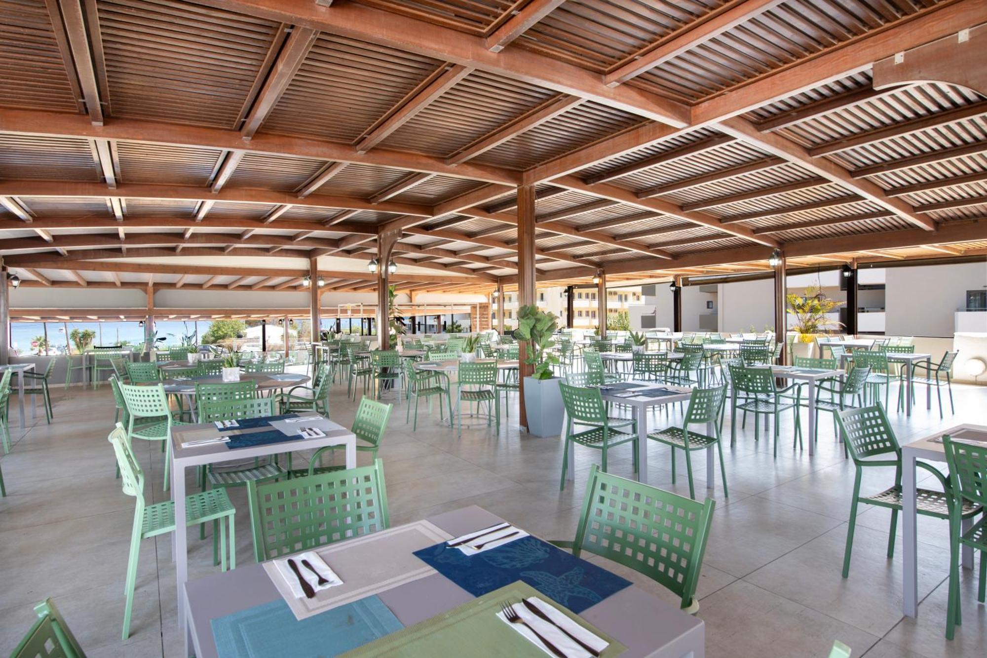 Mare Garden Hotel เยโอริยิอูโปลิส ภายนอก รูปภาพ